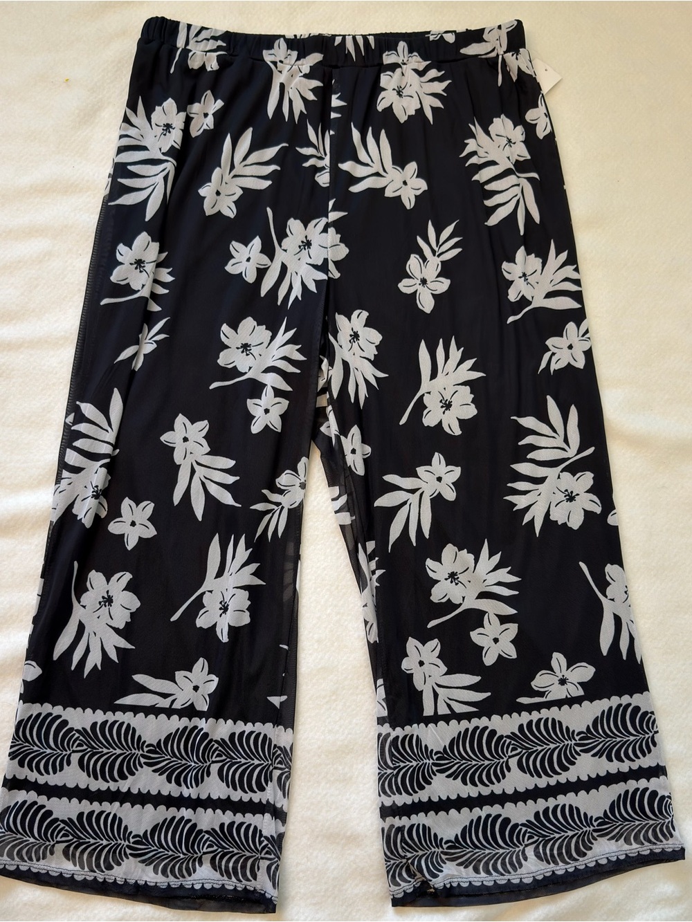Women's Black Wide-Leg Floral Print Pants